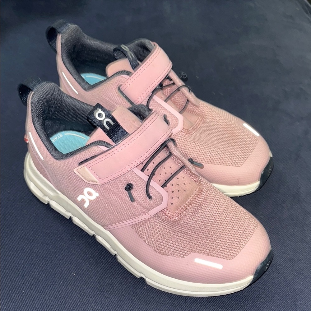 On Cloud Running Kids Pink Athletic Shoes, 2